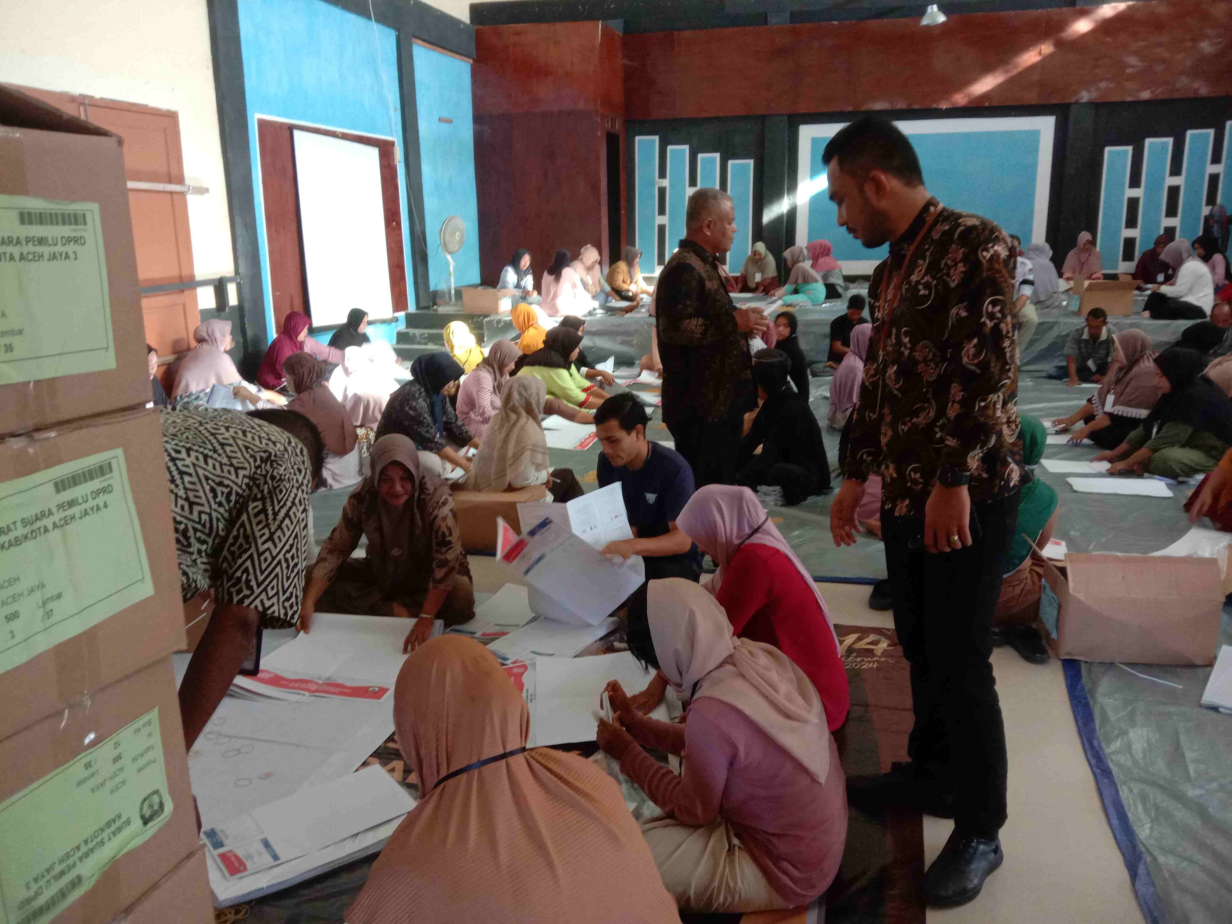 Ketua Bawaslu Aceh Jaya, Muhammad Afzal melakukan Pengawasan Surtir  Surat Suara Pemilu 2024