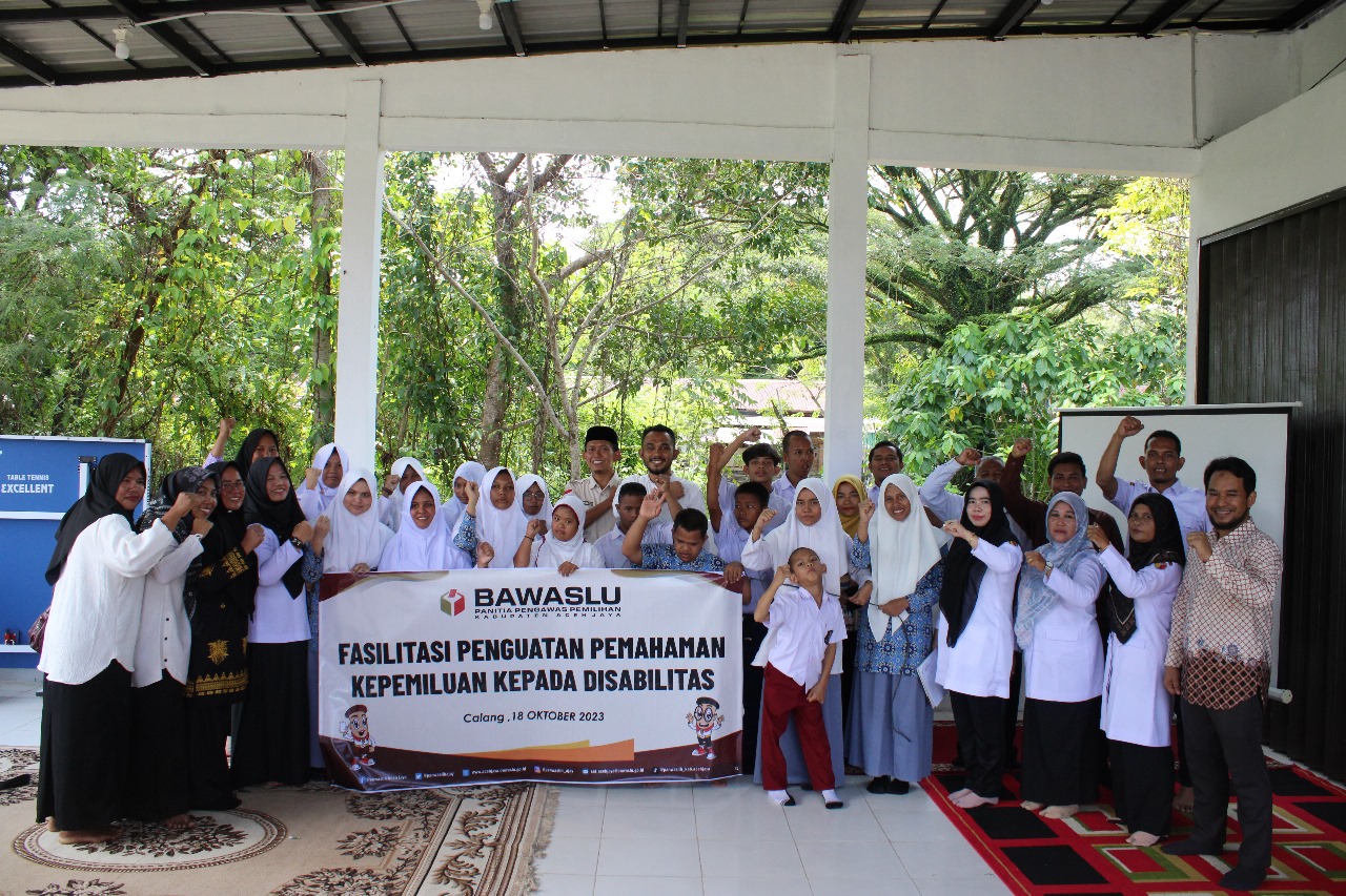 Panwaslih Kabupaten Aceh Jaya - Sosialisasi Pengawasan Partisipatif kepada siswa disabilitas Pemilu 2024