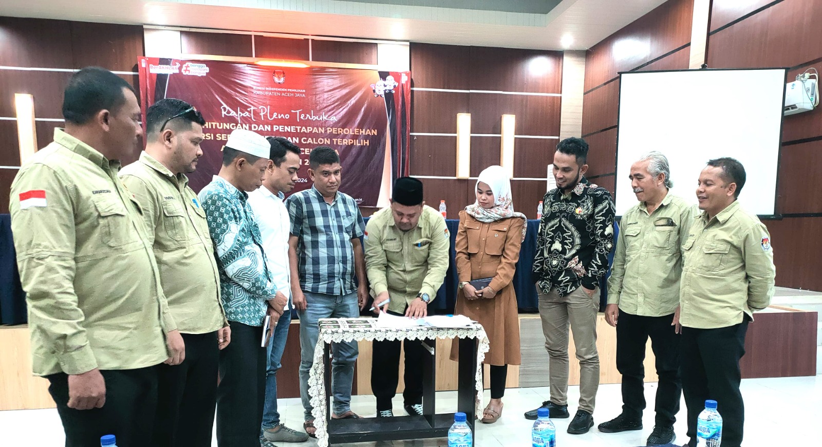 Bawaslu Kab Aceh Jaya - melakukan Pengawasan  penetapan calon terpilih pemilu 2024 (4) web