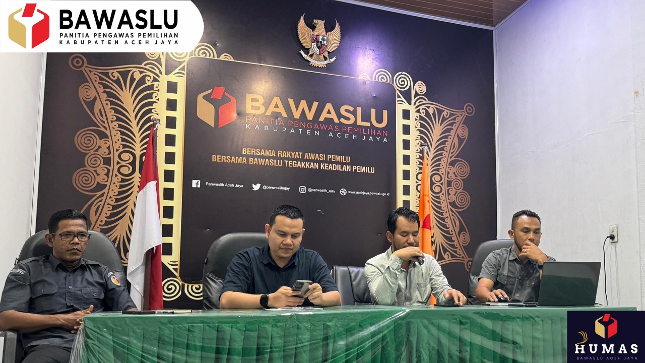 Foto bersama pimpinan bawaslu aceh jaya