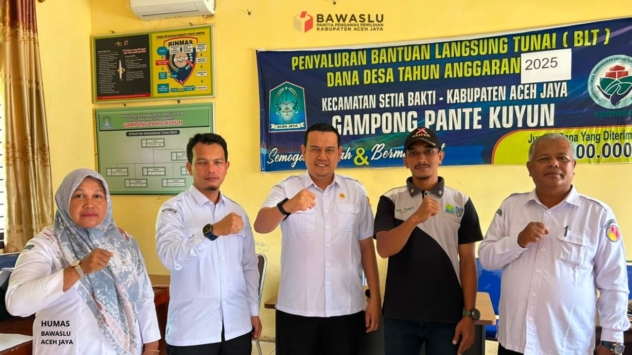 foto bersama kepala desa pante kuyun
