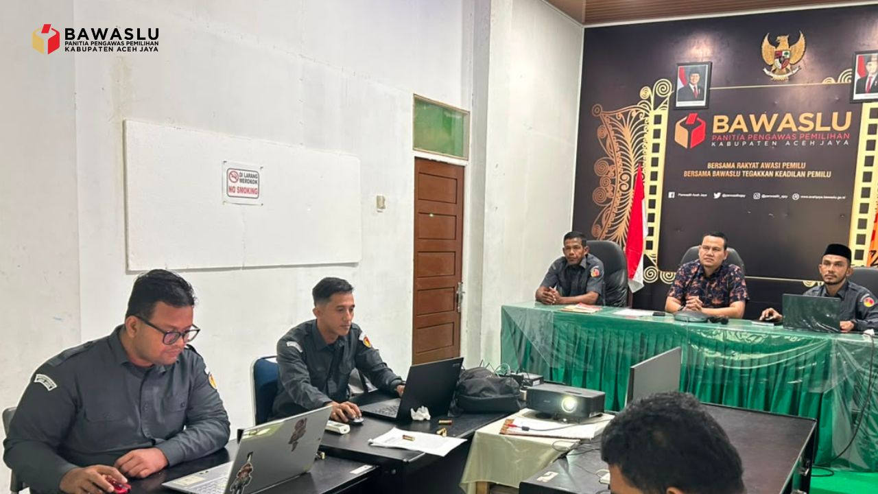 Rapat penyusunan materi Bawaslu Membelajarkan Vol. 2 oleh jajaran Bawaslu Kabupaten Aceh Jaya