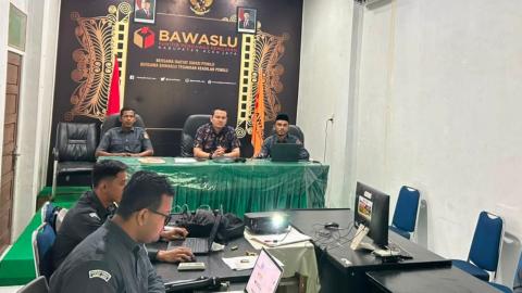tim penyusun materi "integritas penyelengara pemilu" dalam bawaslu membelaajrkan vol 2