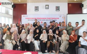  foto bersama dengan peserta Pendidikan Pengawas Partisipatif tahun 2026