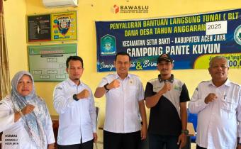 foto bersama kepala desa pante kuyun